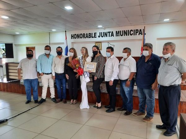 Junta Municipal rindió homenaje a la flamante Miss Pedro Juan Caballero 20/21