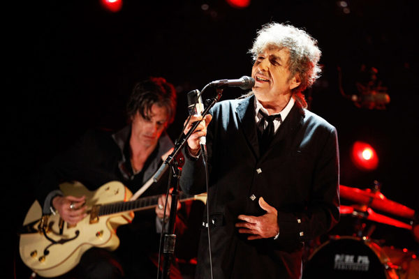Bob Dylan vende los derechos de todas sus canciones a Universal Music | OnLivePy