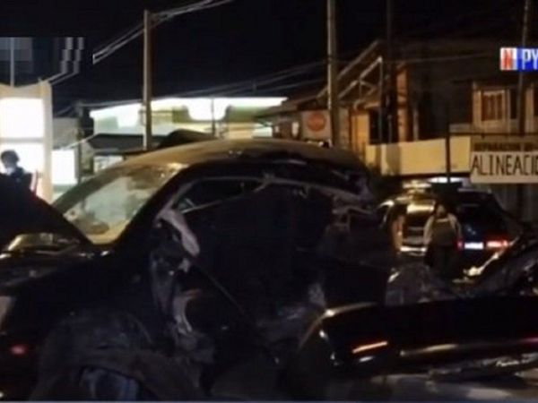 Auto se parte en dos tras accidente fatal sobre ruta Transchaco