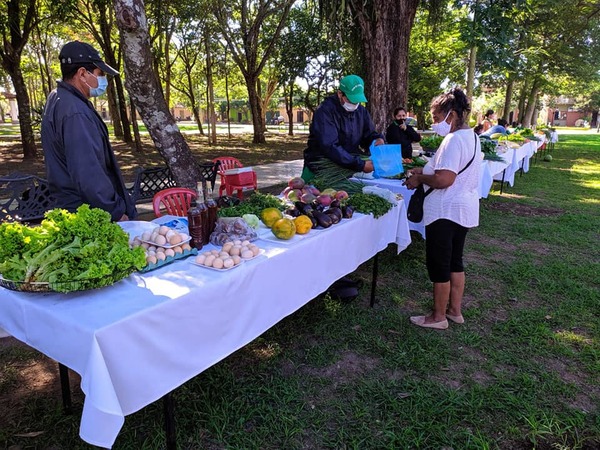 Productores realizaron feria granjera en Caazapá - Noticiero Paraguay