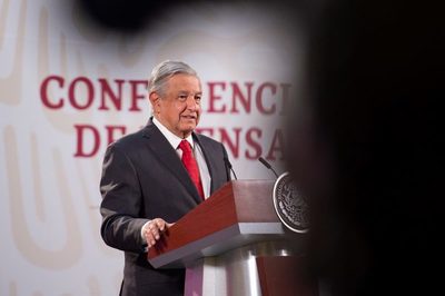 López Obrador atribuye a "omisión" de Pemex contratos otorgados a su prima - MarketData