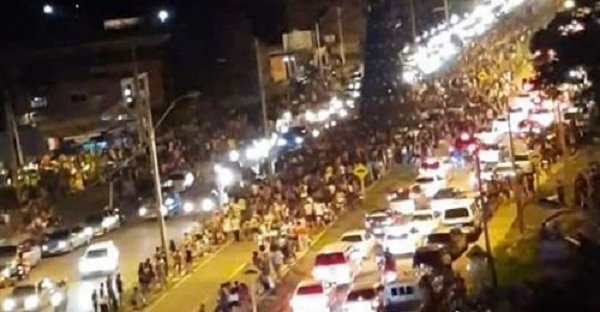Se olvidaron del Covid-19 en medio de inauguración de árbol navideño - Noticiero Paraguay