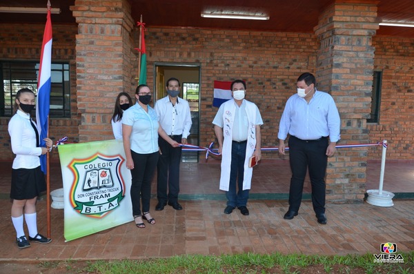 INAUGURAN MODERNO LABORATORIO EN COLEGIO CONSTANTINO TROCIUK