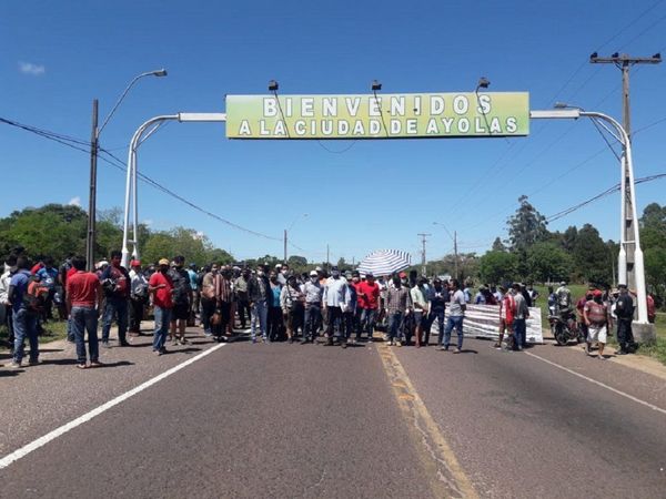 Trabajadores exigen el pago de haberes a la EBY
