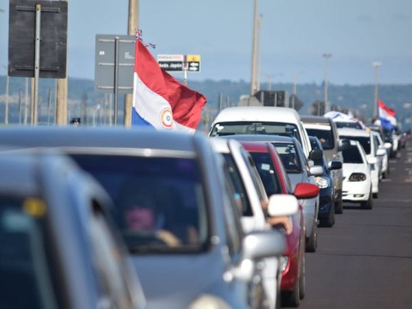 Con multitudinaria caravana exigen soluciones para Encarnación