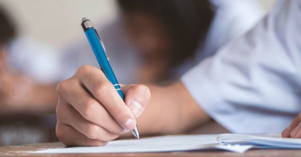 La divertida y lógica respuesta de una niña en un examen de matemáticas que tenía un error - C9N