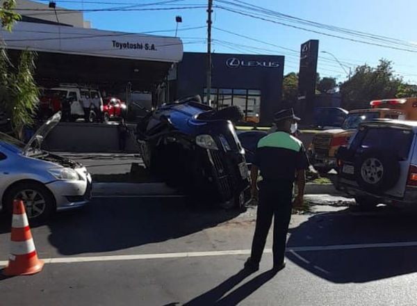 Captan violento choque con vuelco sobre la avenida Mariscal López - Nacionales - ABC Color