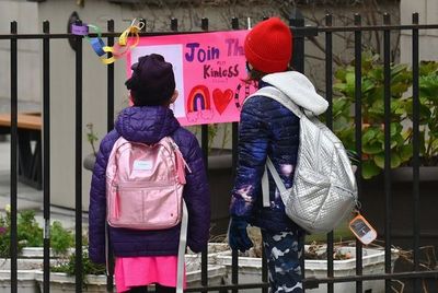 Nueva York comienza reapertura escolar tras cierre por repunte de covid - Mundo - ABC Color