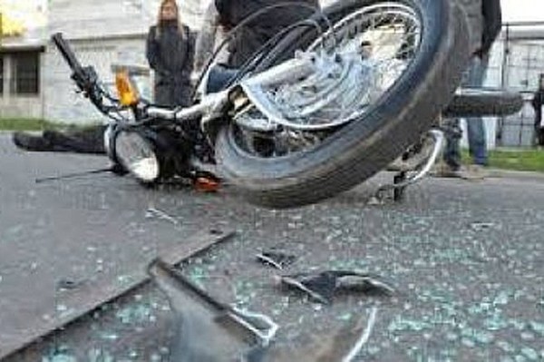 Villa Florida: chofer se dio a la fuga luego de rosar por una moto donde mató a un niño de 5 años