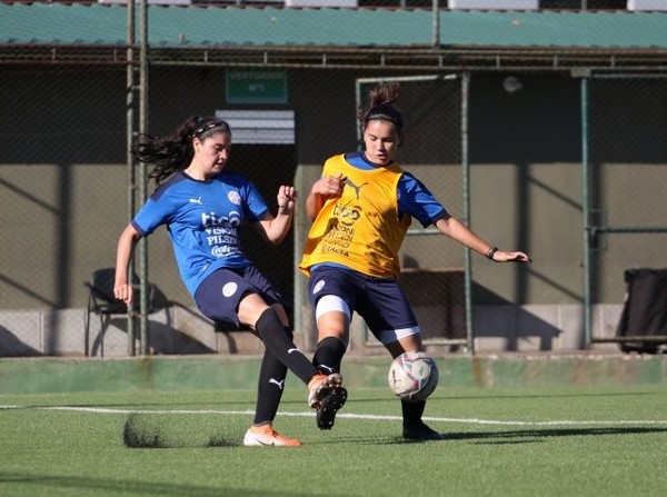 Práctica de fútbol en el inicio - APF