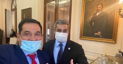 La Nación / Abdo Benítez sondea el ambiente político en Asunción con miras a las municipales