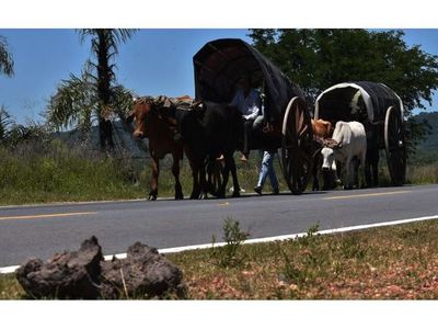 Después de 75 años, carretas no arribaron hasta Caacupé
