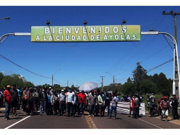 Transportistas y limpiadoras exigen desembolso a la EBY