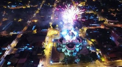 Show de fuegos artificiales para rendir homenaje a la virgen de Caacupé