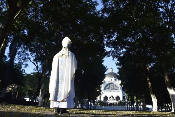 Misa central de Caacupé, en silencio y con la explanada vacía - Nacionales - ABC Color