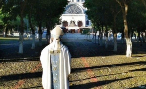 En desolada basilica, Iglesia llama al cambio desde la crisis