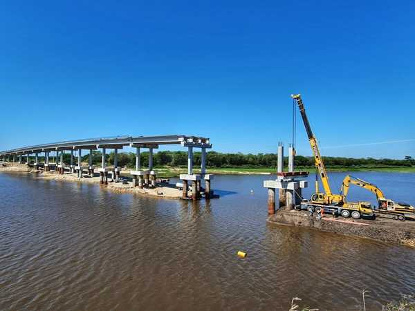 Montan último dintel de puente sobre el Tebicuary en Ñeembucú | .::Agencia IP::.