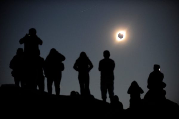 EL PRÓXIMO LUNES HABRÁ UN ENORME ECLIPSE SOLAR