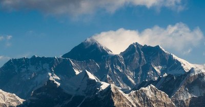 La Nación / China y Nepal corrigen la altura del Everest, que aumenta en casi un metro