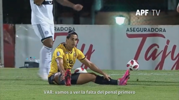La revisión del VAR en el penal de Rolón a Domínguez