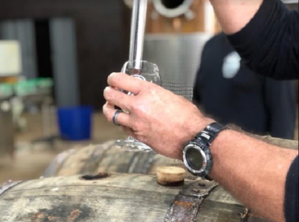 Lanzan el primer gin hecho con ingredientes de la botánica guaraní