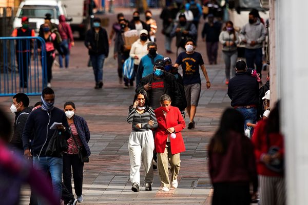 El 89,5 % de ecuatorianos cree que el país va por "mal camino", según sondeo - MarketData