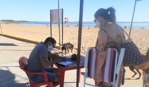 HOY / Playa Pacu Cuá de Encarnación recibe a visitantes este feriado en "modo COVID"