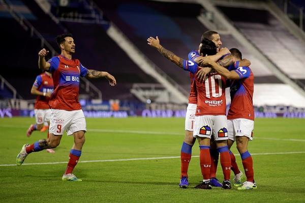 Católica sorprende y deja la serie cuesta arriba para Vélez