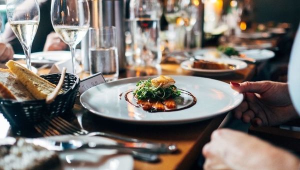 Este año no se cena: restaurantes reportan nulas reservas para celebraciones corporativas