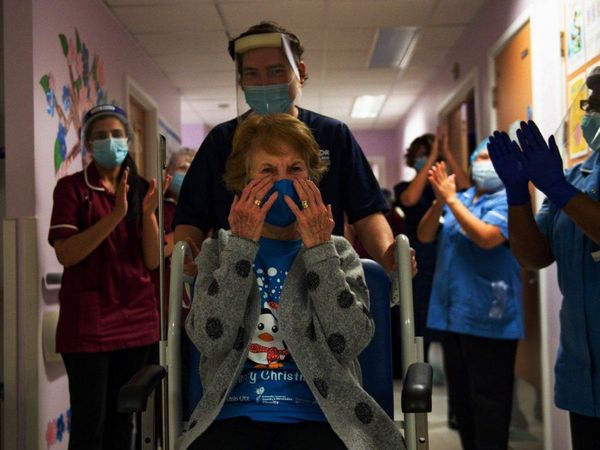 Británicos, primeros en vacunarse contra el coronavirus en Occidente
