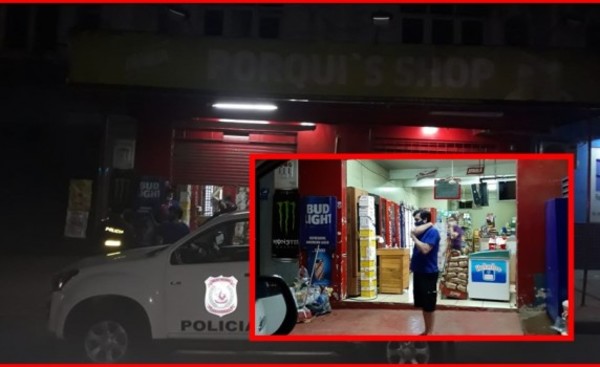 No quiso cerrar su bodega, policía intervino y podría ser procesado