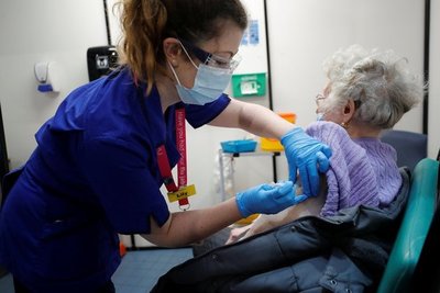 Reino Unido recomendó a alérgicos severos no aplicarse la vacuna de Pfizer tras una reacción en dos pacientes - ADN Digital