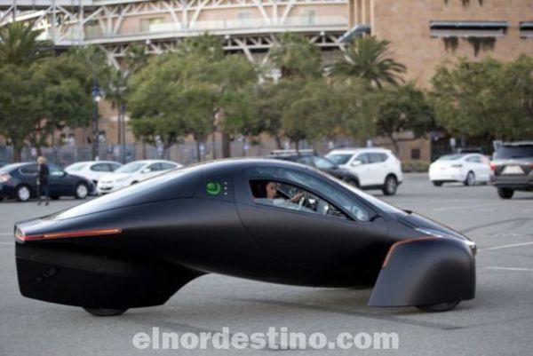 Aptera es el auto eléctrico que no tienes que cargar gracias a sus paneles solares y máxima eficiencia