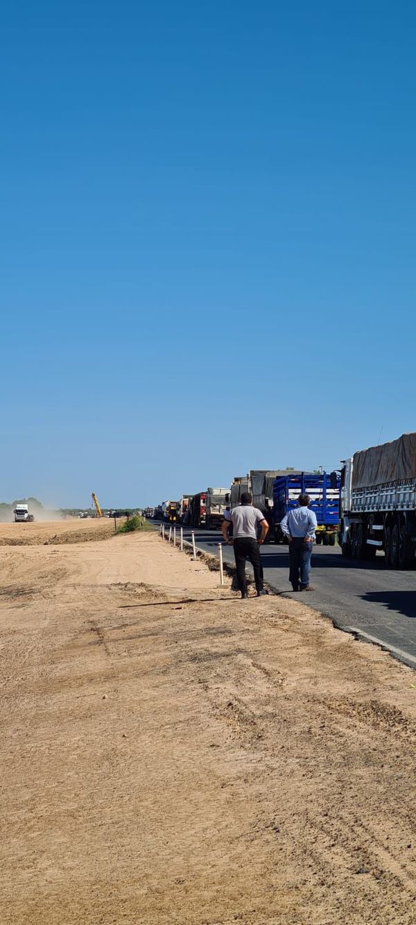 Sigue bloqueo total de la Transchaco y la Policía permanece “expectante” - Nacionales - ABC Color