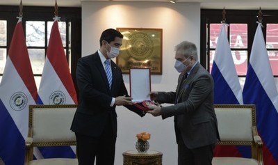 Gobierno condecora a embajador de Rusia por término de misión | .::Agencia IP::.