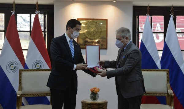Gobierno condecora a embajador de Rusia por término de misión | .::Agencia IP::.