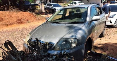 La Nación / Recuperan vehículo robado tras persecución en Ñemby