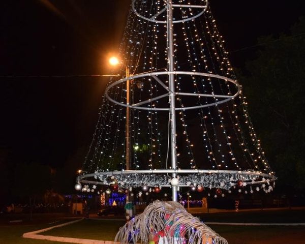 Hermoso ambiente navideño en plaza de Santa Rita