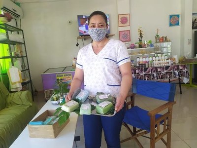 ENCARNACENA ELABORA JABÓN DE RUDA PARA ESPANTAR LA MALA ONDA