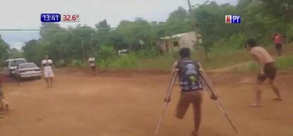 ¡El rey del piki voley! Con muleta, pero con toda la energía | Noticias Paraguay