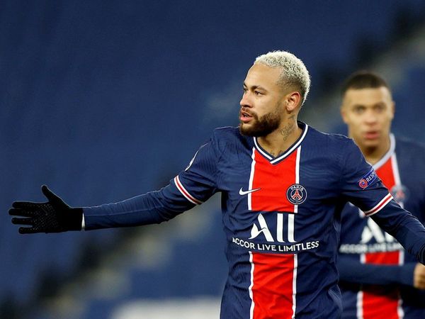 Neymar propulsa al PSG en el partido del racismo