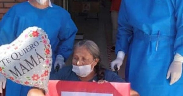 La Nación / Tras dos semanas de internación, paciente de 72 años supera al COVID-19 y vuelve a casa