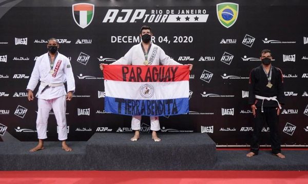 Paolo Osnaghi consigue el oro para Paraguay en torneo de jiu jitsu
