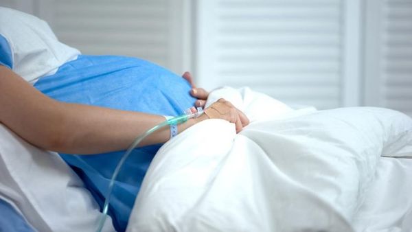 Una embarazada menor de 30 años fallece en España por covid-19