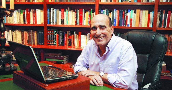 La Nación / Carlos Mateo Balmelli presentará su libro “El Premio Nobel”