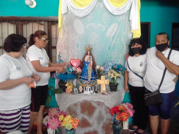 Crónica / ¡Rezan a una vela donde “apareció” la Virgen!