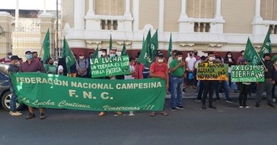 La Nación / FNC destaca que la Iglesia recuerda a los campesinos