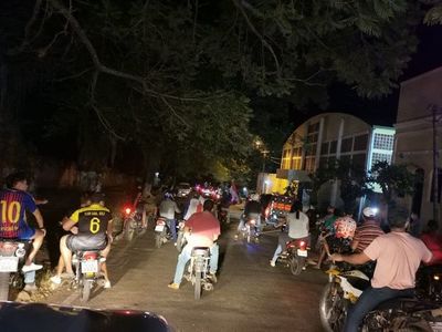 Masiva manifestación para pedir la renuncia del intendente de Acahay y su prisión - Nacionales - ABC Color