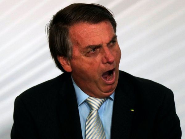 Bolsonaro baja a cero el impuesto para comprar armas