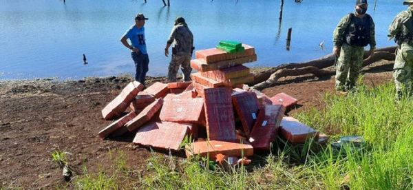 Hallan 2.500 kilos de marihuana prensada a orillas del Lago Itaipú